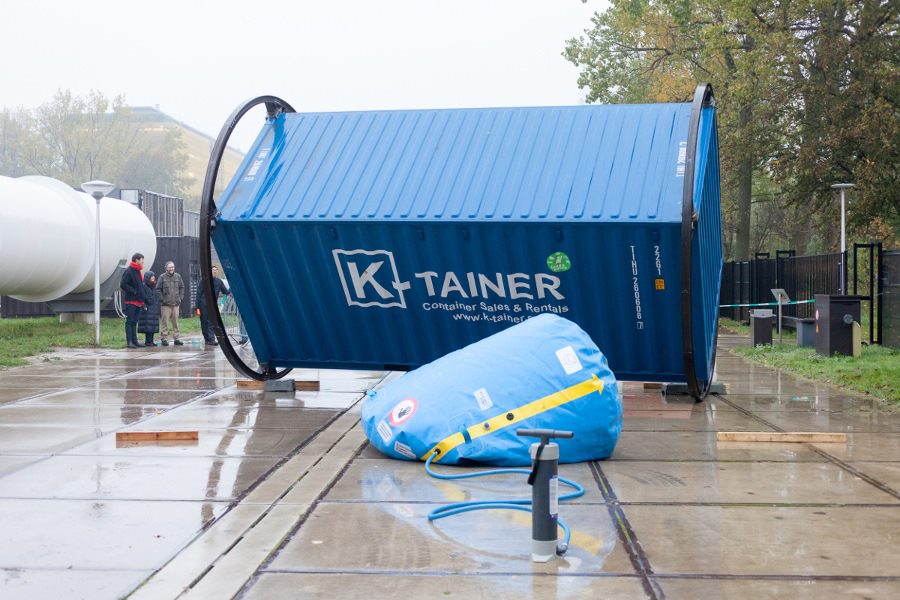  CONTAINER ROLLING - A MANUAL LAST-MILE DELIVERY 