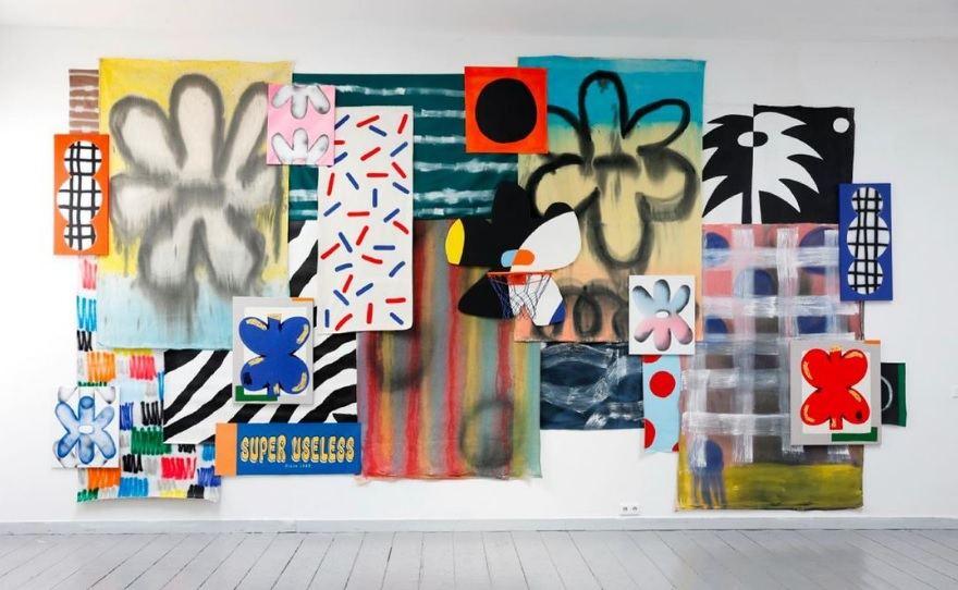 COLORFUL GESTURES