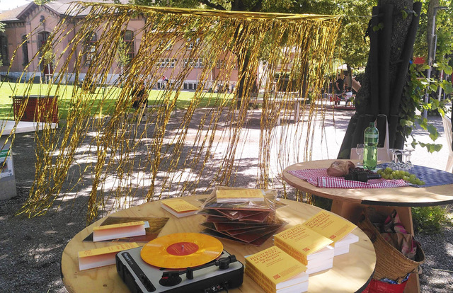 Presentaties Flametti, or the dandyism of the poor (Audioboek, read-along paperback, en 10-inch vinyl record)